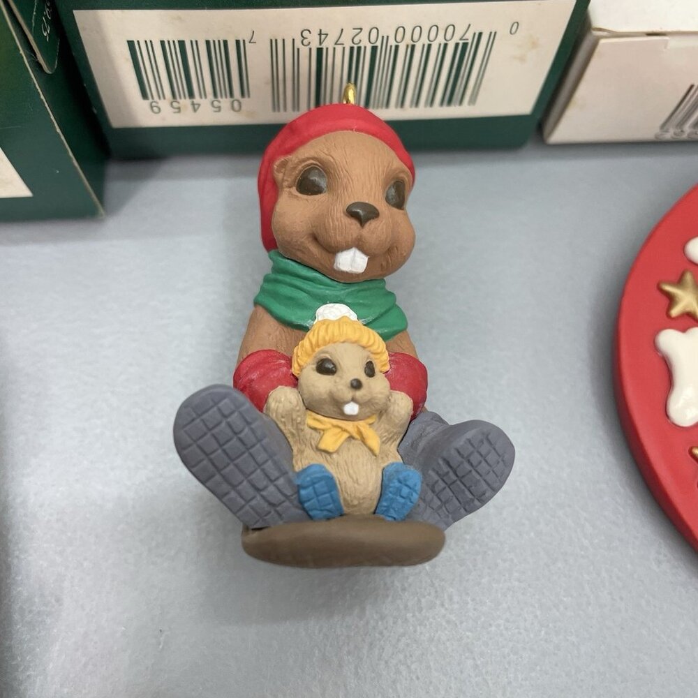 4 Vintage Hallmark Keepsake Christmas Tree Ornaments Lot Beaver‎ Crayola Mouse - Picture 6 of 13
